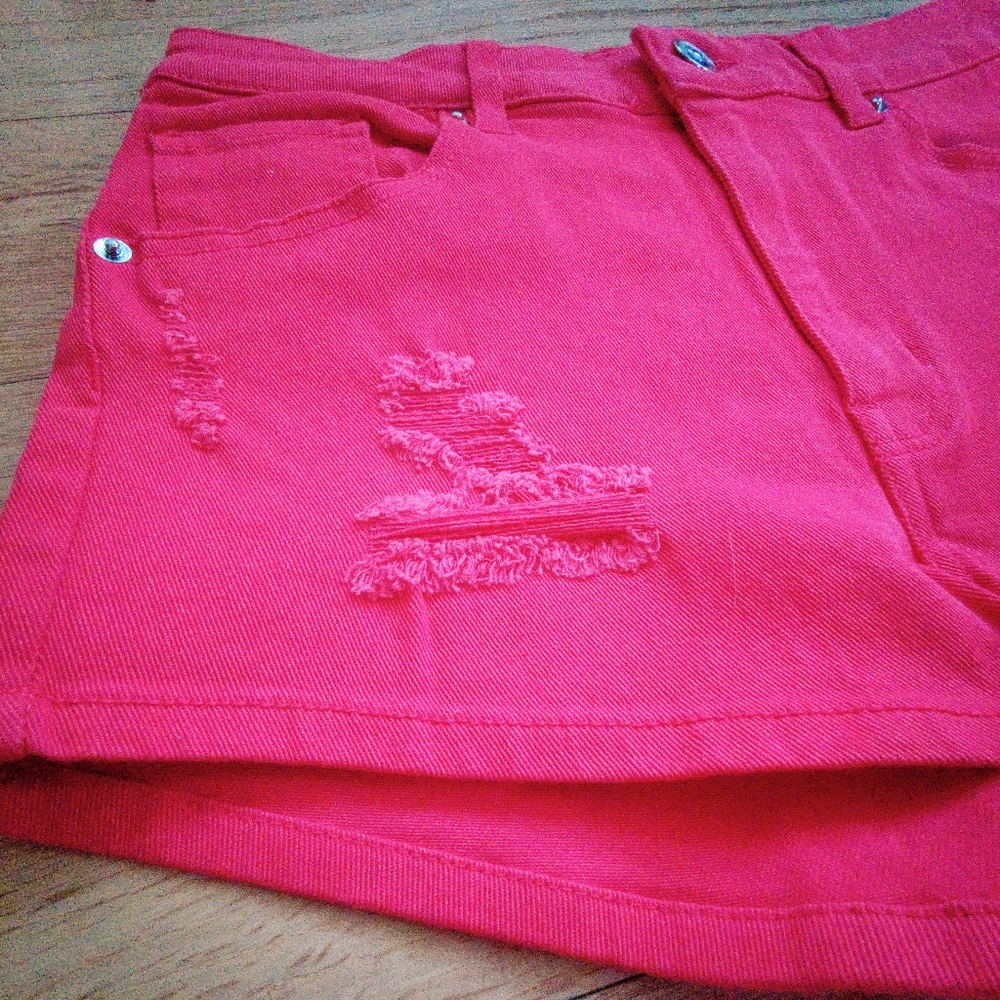 NWT H&M Red Distressed Denim High Waisted Shorts Women's Size 6 - Picture 6 of 8